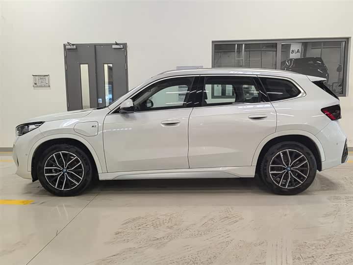 Фото 3 - BMW iX1