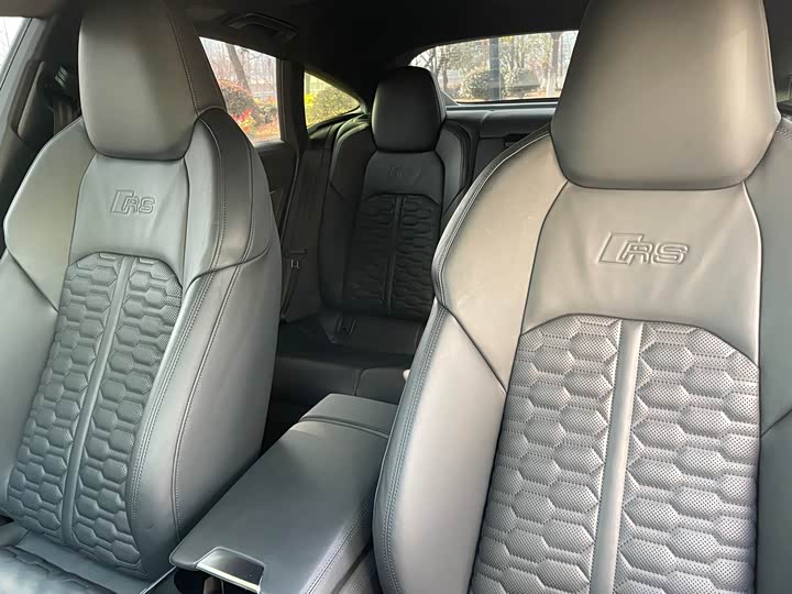 Фото 8 - Audi RS 7