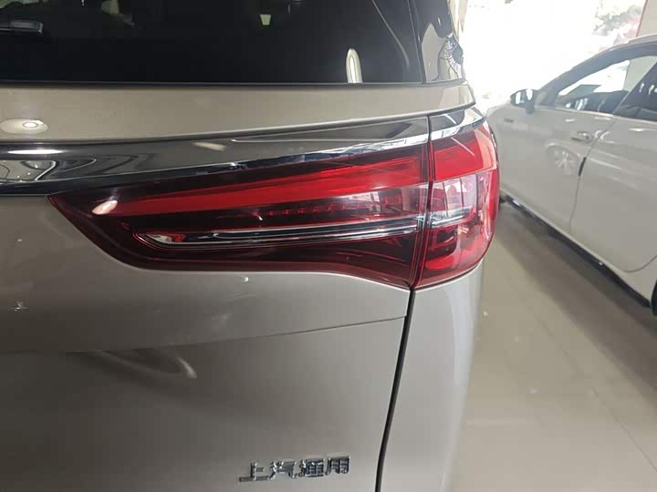 Фото 8 - Buick GL8 ES