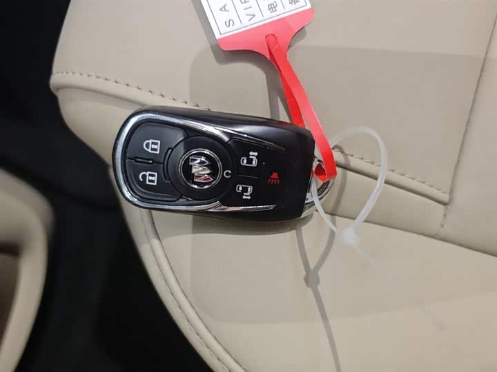 Фото 9 - Buick GL8 ES