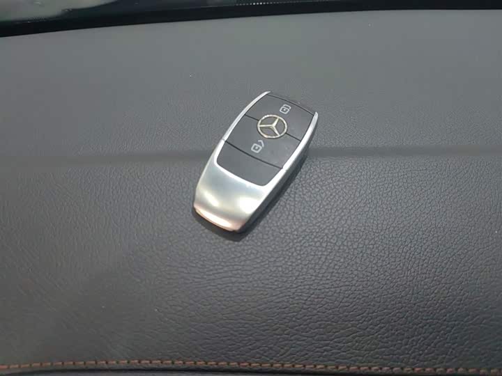 Фото 9 - Mercedes-Benz GLB-Class