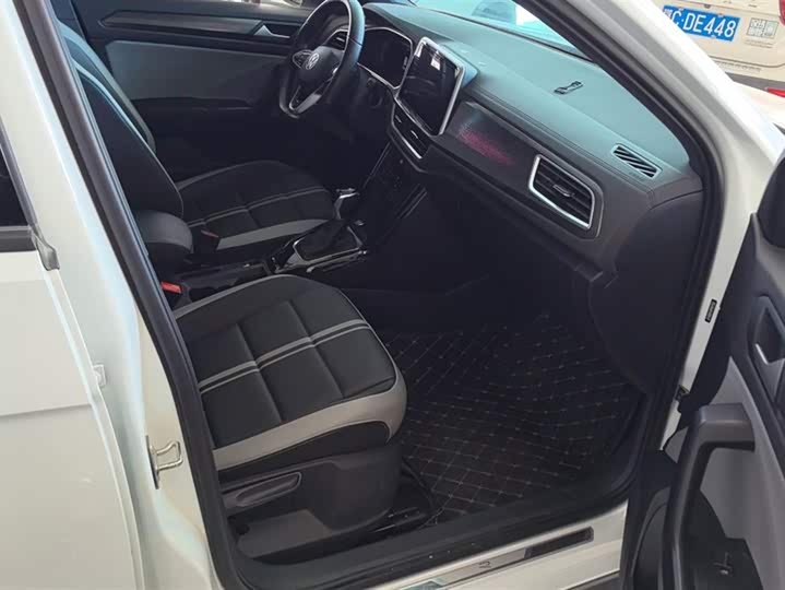 Фото 8 - Volkswagen T-Roc