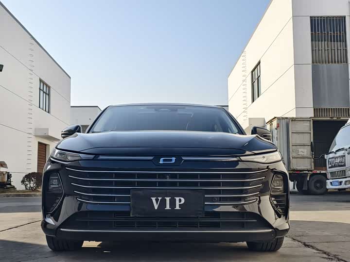 Фото 2 - Bestune B70