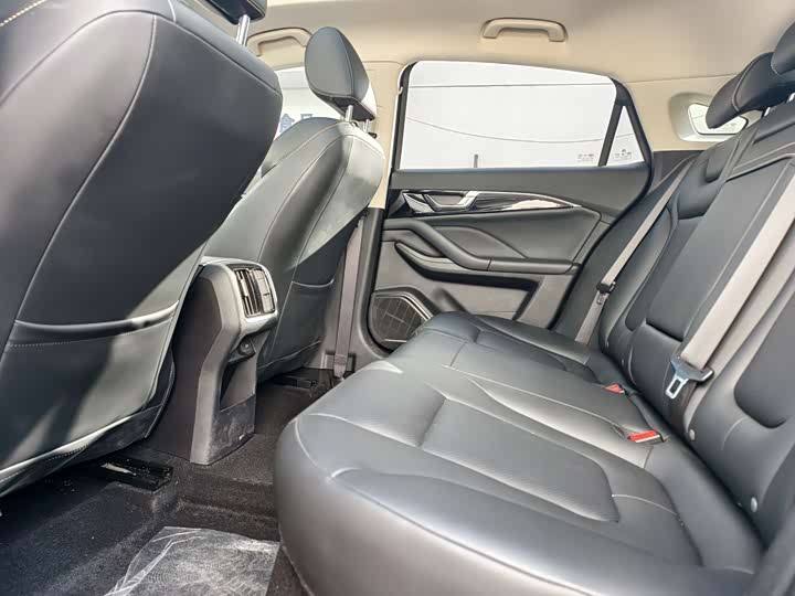 Фото 5 - Bestune B70