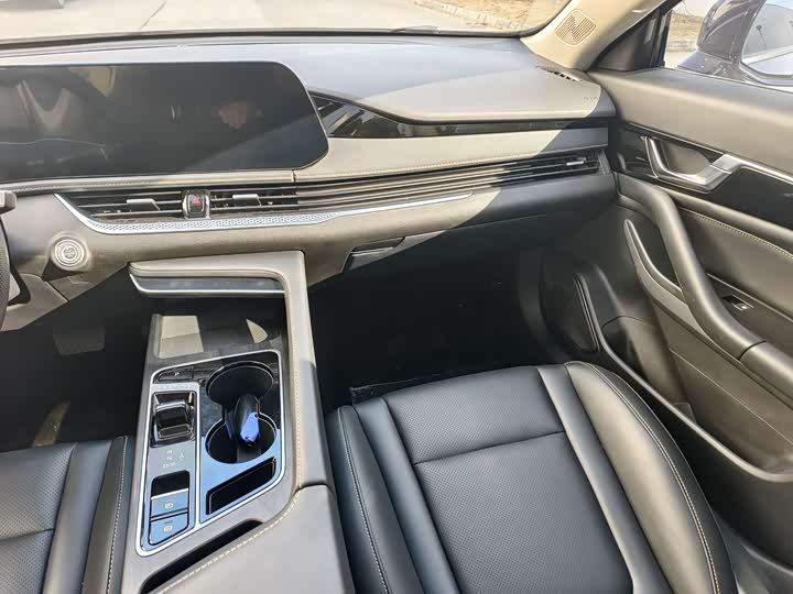 Фото 8 - Bestune B70