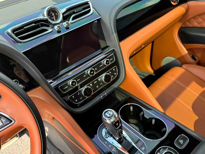 Фото 9 - Bentley Bentayga