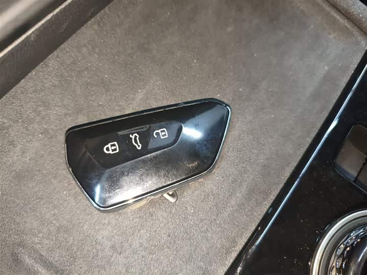 Фото 9 - Volkswagen Tiguan L Pro