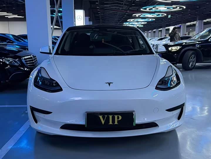 Фото 2 - Tesla Model 3