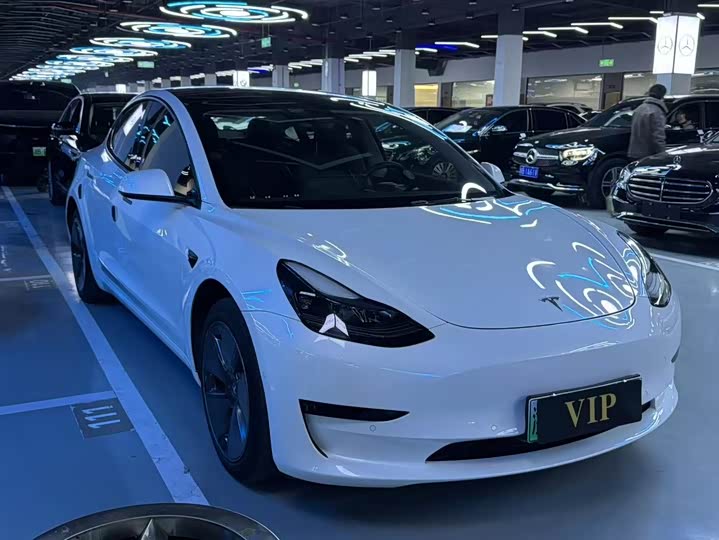 Фото 3 - Tesla Model 3