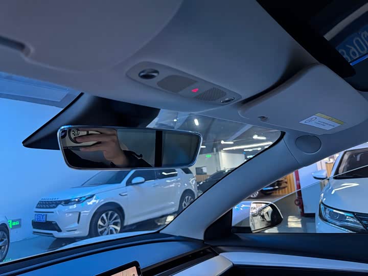 Фото 8 - Tesla Model 3