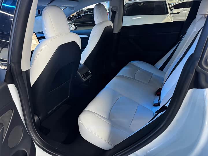 Фото 9 - Tesla Model 3