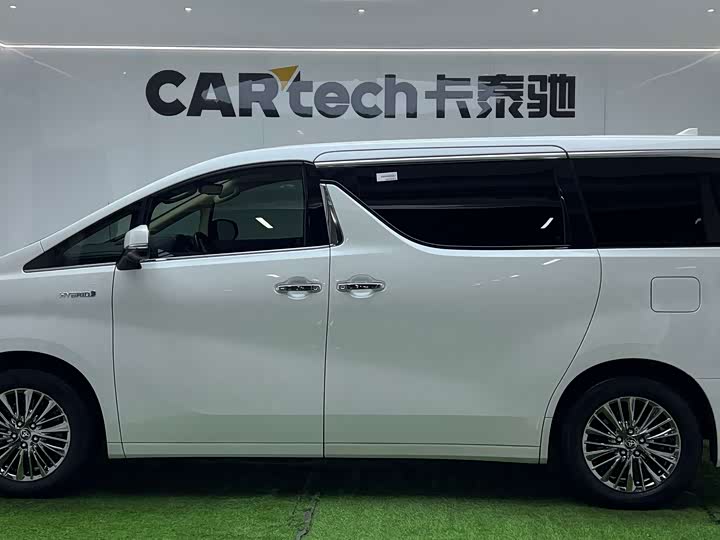 Фото 2 - Toyota Alphard