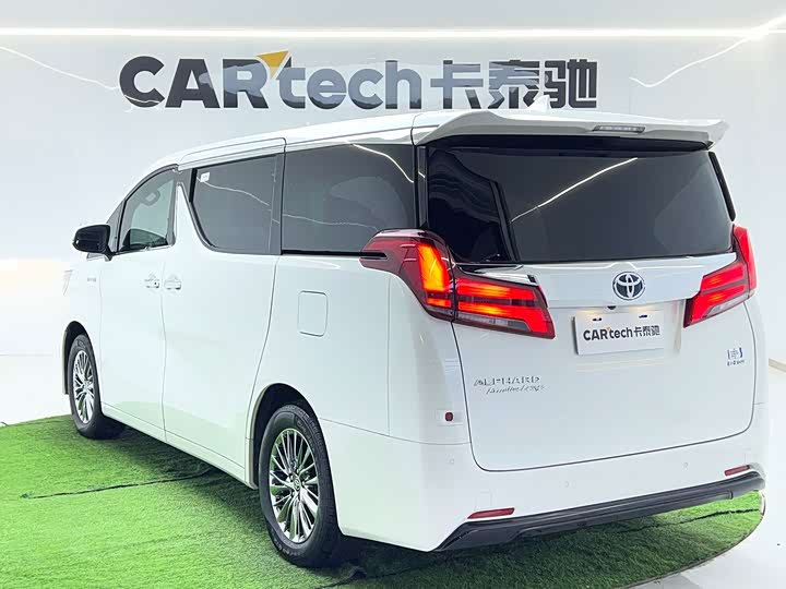 Фото 3 - Toyota Alphard