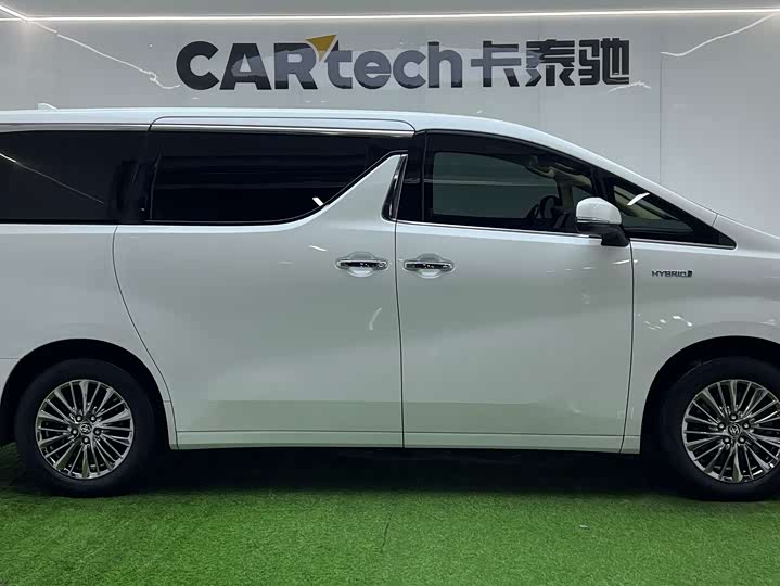 Фото 4 - Toyota Alphard