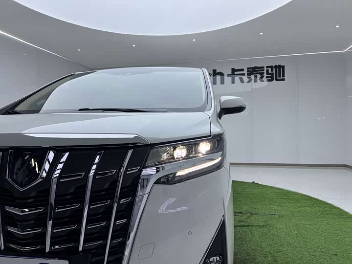 Фото 9 - Toyota Alphard