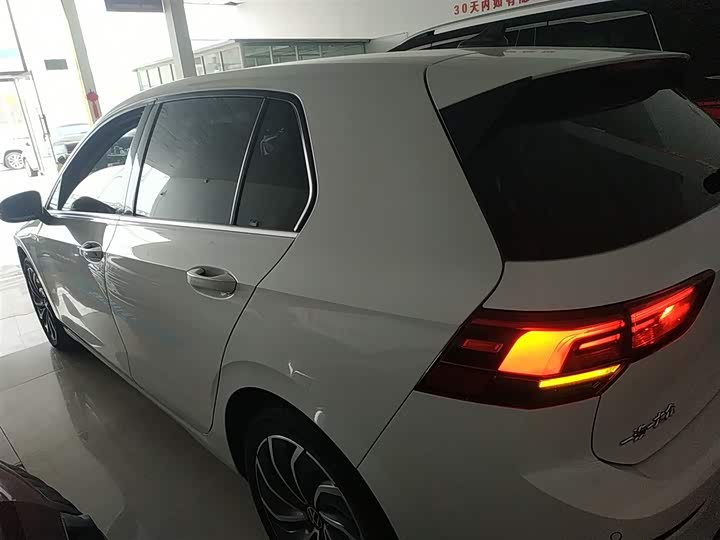 Фото 5 - Volkswagen Golf