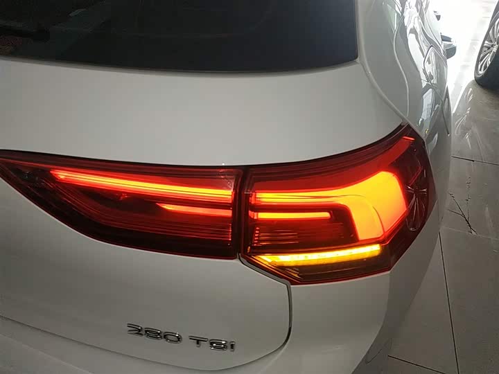 Фото 8 - Volkswagen Golf