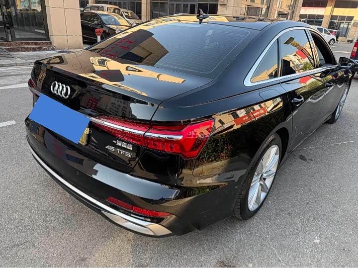 Фото 7 - Audi A6L