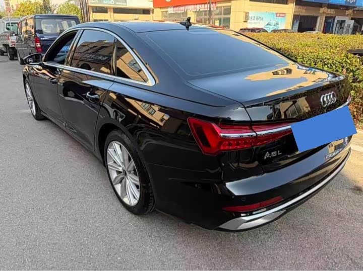 Фото 9 - Audi A6L