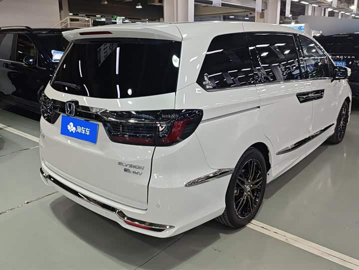 Фото 3 - Honda Elysion