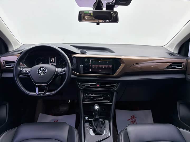 Фото 7 - Volkswagen Tharu