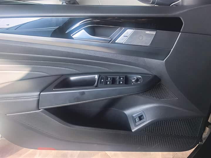 Фото 7 - Volkswagen Passat