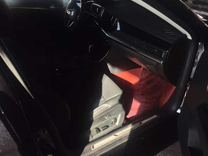 Фото 8 - Volkswagen Passat