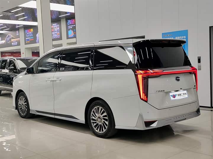 Фото 4 - GAC Trumpchi M8