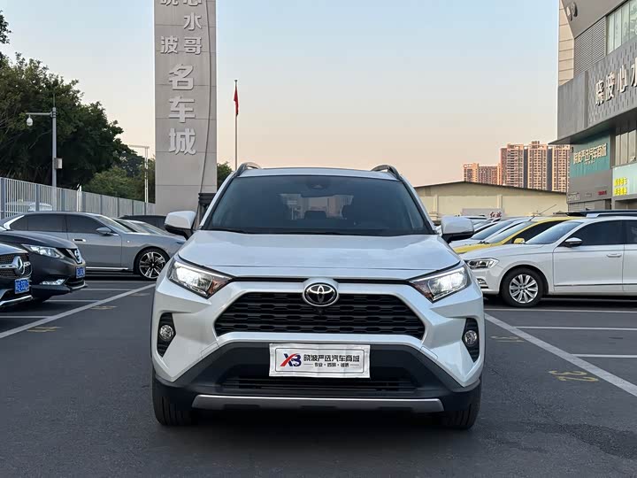 Фото 2 - Toyota RAV4