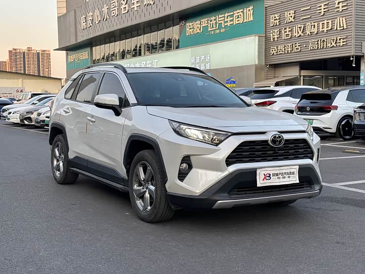 Фото 3 - Toyota RAV4