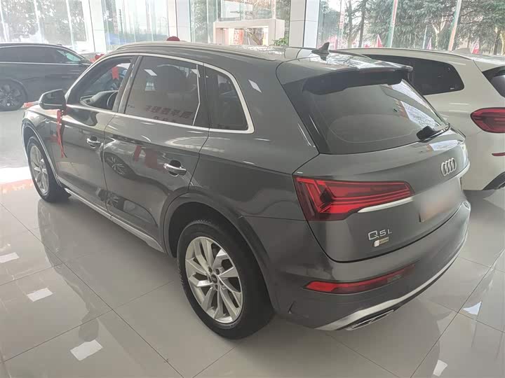 Фото 5 - Audi Q5L