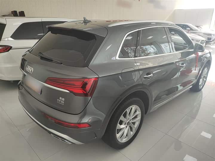 Фото 7 - Audi Q5L