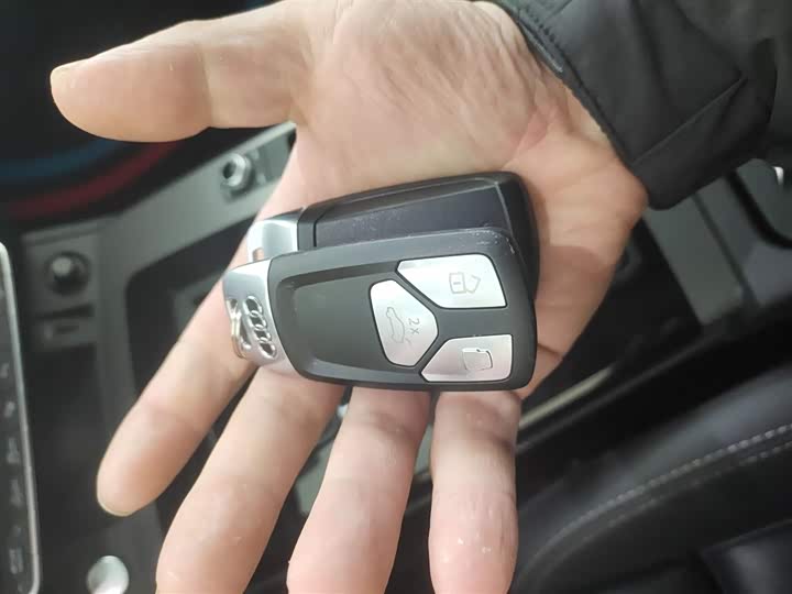 Фото 9 - Audi Q5L