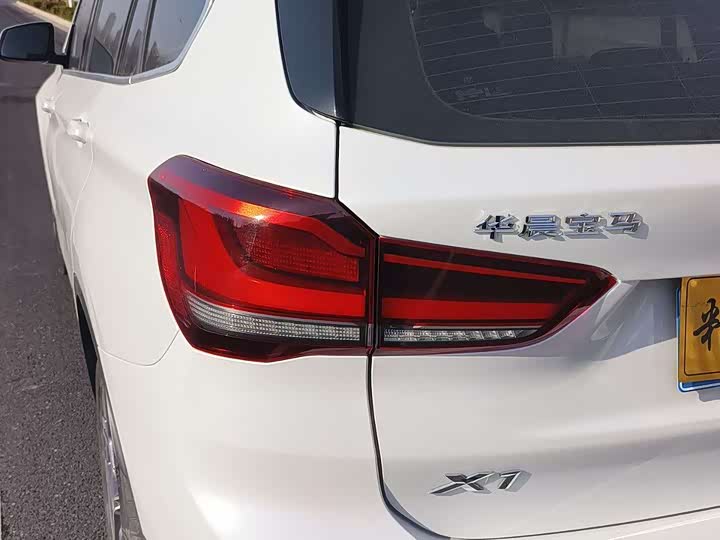 Фото 6 - BMW X1