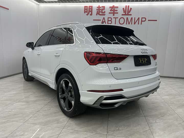 Фото 8 - Audi Q3