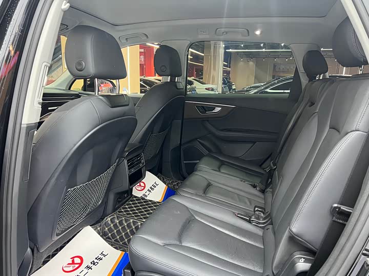 Фото 9 - Audi Q7