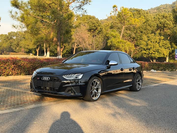 Фото 1 - Audi S4