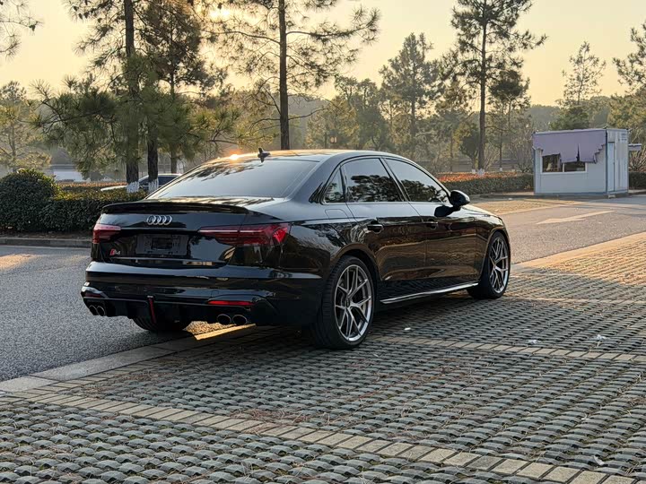 Фото 9 - Audi S4