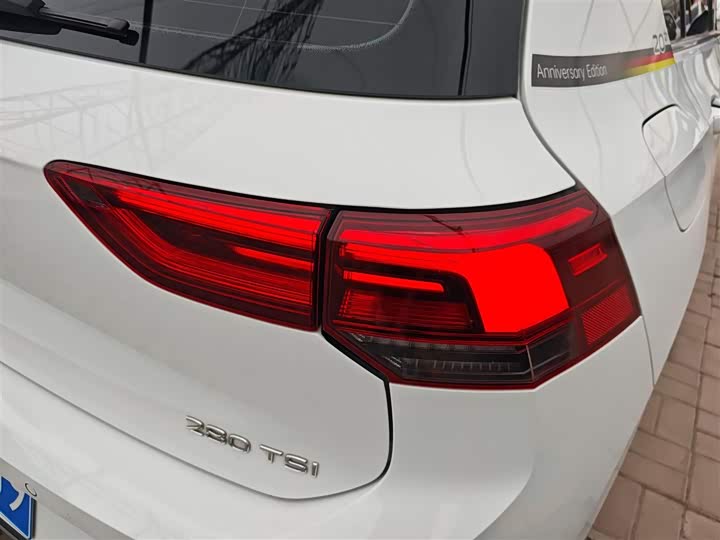 Фото 8 - Volkswagen Golf