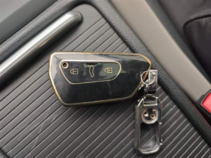 Фото 9 - Volkswagen Golf