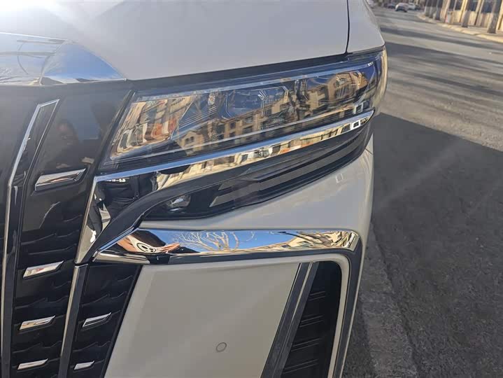 Фото 5 - Toyota Alphard