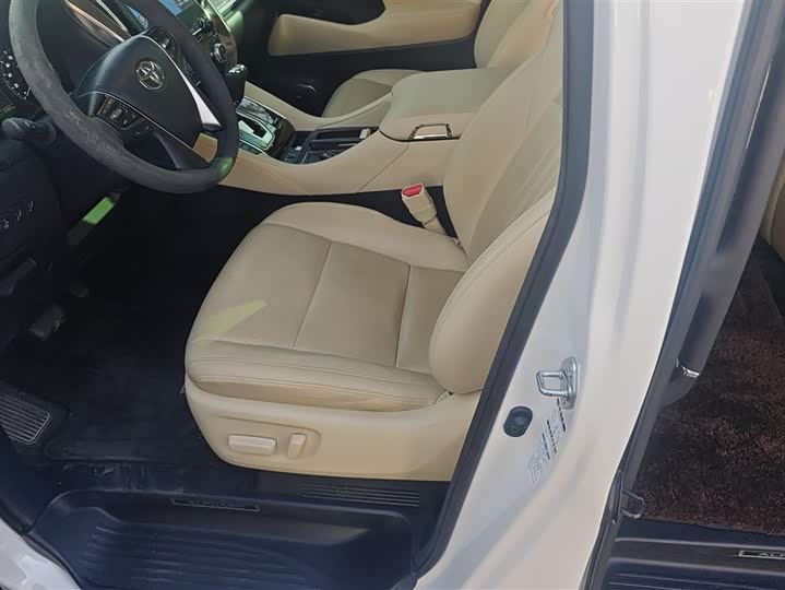 Фото 9 - Toyota Alphard