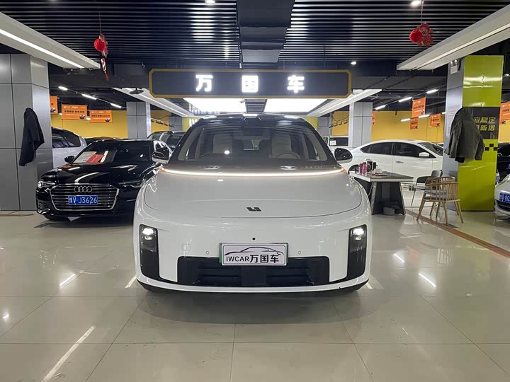 Фото 1 - LiXiang i8