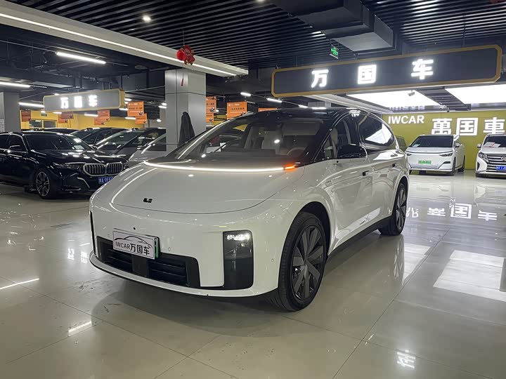 Фото 2 - LiXiang i8