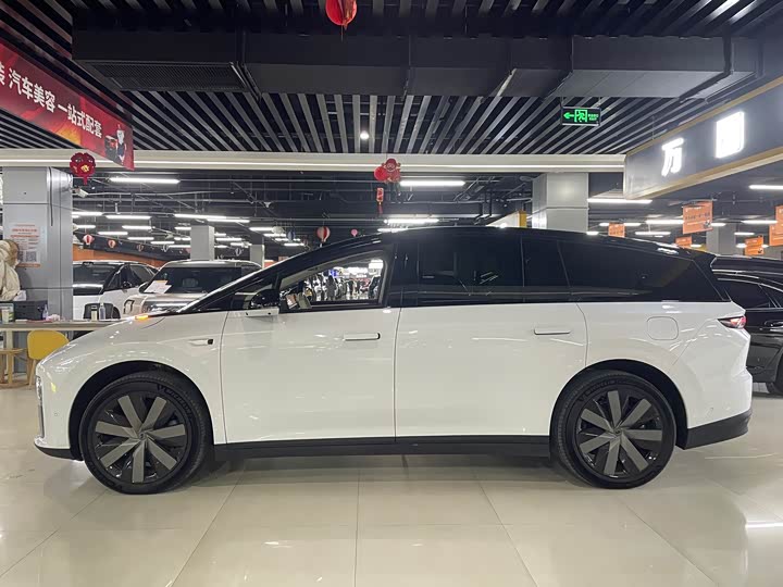 Фото 3 - LiXiang i8