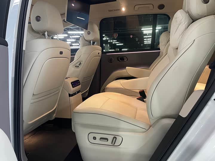 Фото 4 - LiXiang i8