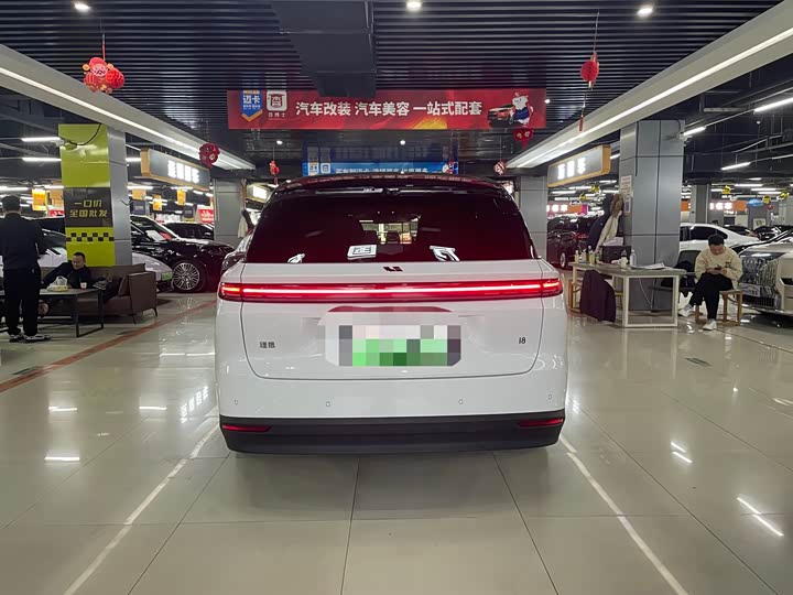 Фото 8 - LiXiang i8