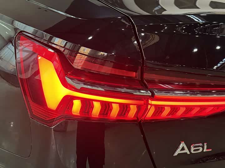 Фото 7 - Audi A6L Hybrid