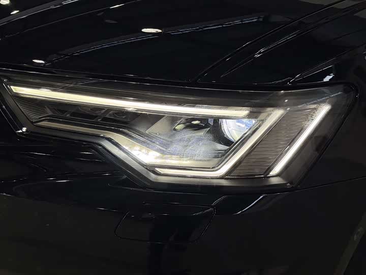 Фото 8 - Audi A6L Hybrid