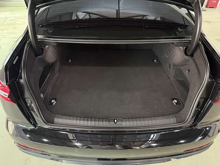 Фото 9 - Audi A6L Hybrid